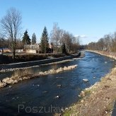Olza w Cieszynie. W 1919 roku rzeka ta podzieliła Śląsk Cieszyński na część polską i czeską (fot. TomaszJanski, opublikowano na licencji Creative Commons Uznanie autorstwa – Na tych samych warunkach 3.0). 